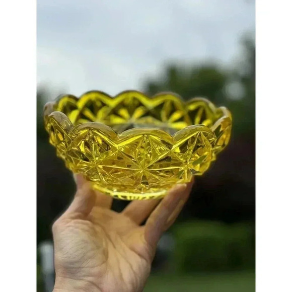 Vintage Yellow Glass Star Burst Designed Bowl 6-1/4" Round Cottagecore - Picture 2 of 4